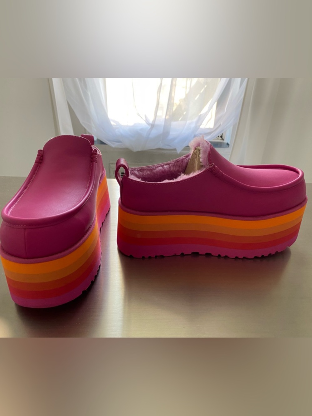 UGG PLATFORM FUCHIA ORANGE SLIDES SHOE NEW, SIZE 8